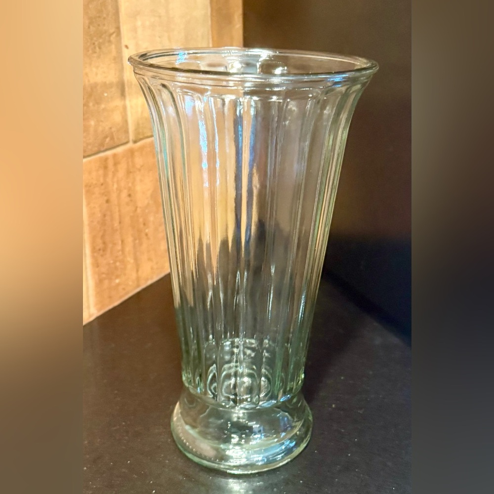 ✨Timeless Clear Glass Vase✨